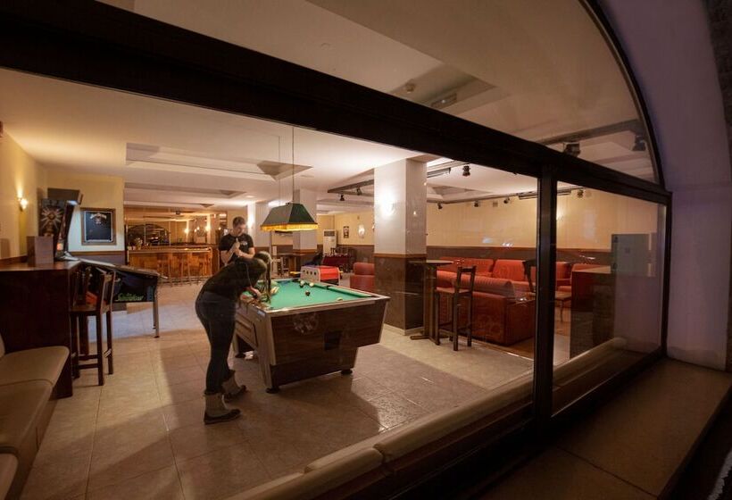 هتل Encamp by Nexta