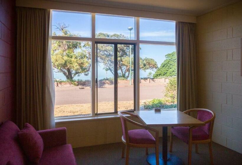 هتل Foreshore Motor Inn