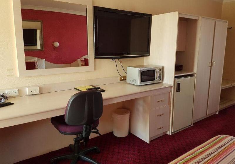 酒店 Golden Age Motor Inn