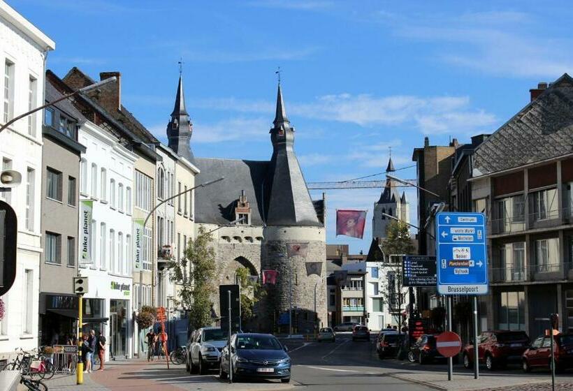 فندق Golden Anchor