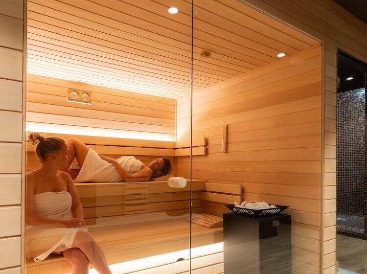 Отель Golden Tree