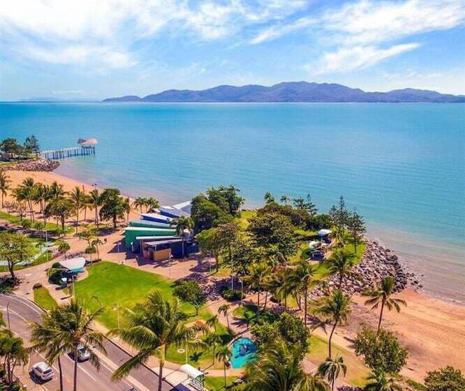Отель Grand Chancellor Townsville