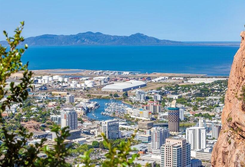 Отель Grand Chancellor Townsville
