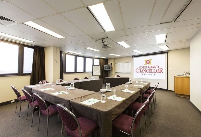 Отель Grand Chancellor Townsville