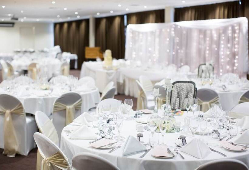 Отель Grand Chancellor Townsville