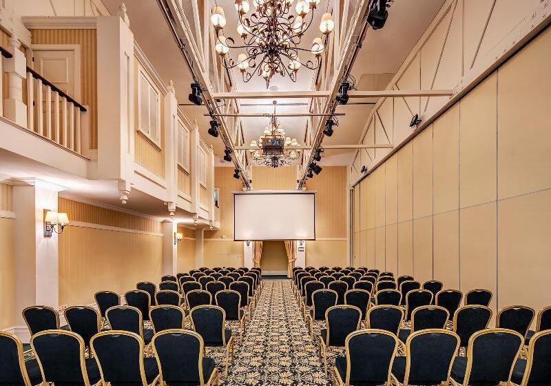 Отель Intercontinental Sanctuary Cove Resort, An Ihg