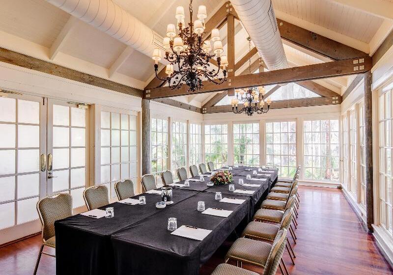 Отель Intercontinental Sanctuary Cove Resort, An Ihg