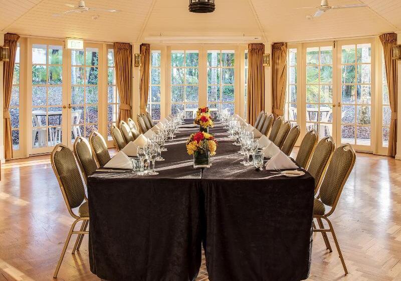 هتل Intercontinental Sanctuary Cove Resort, An Ihg