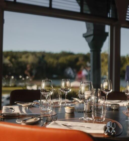 فندق Martin S Chateau Du Lac