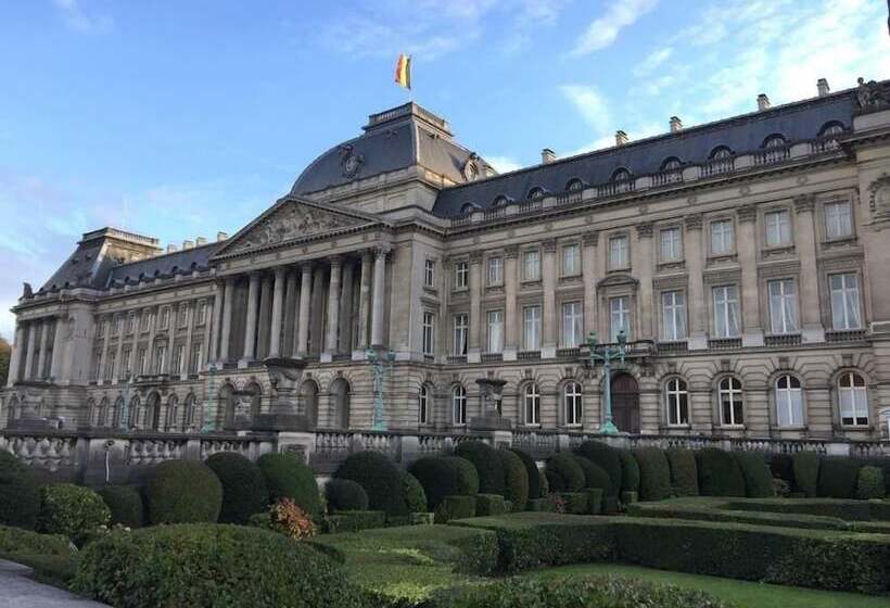 ホテル The Usual Brussels