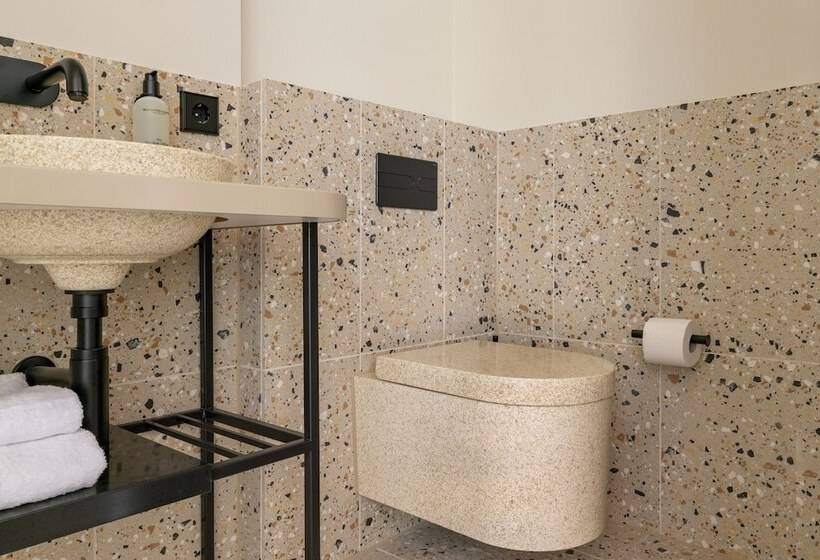 Отель The Usual Brussels