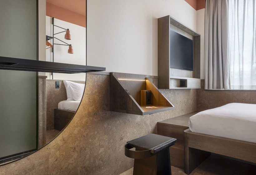 Отель The Usual Brussels