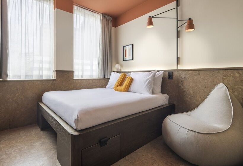 ホテル The Usual Brussels