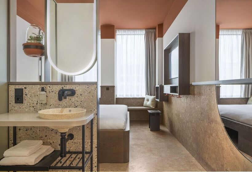 Отель The Usual Brussels