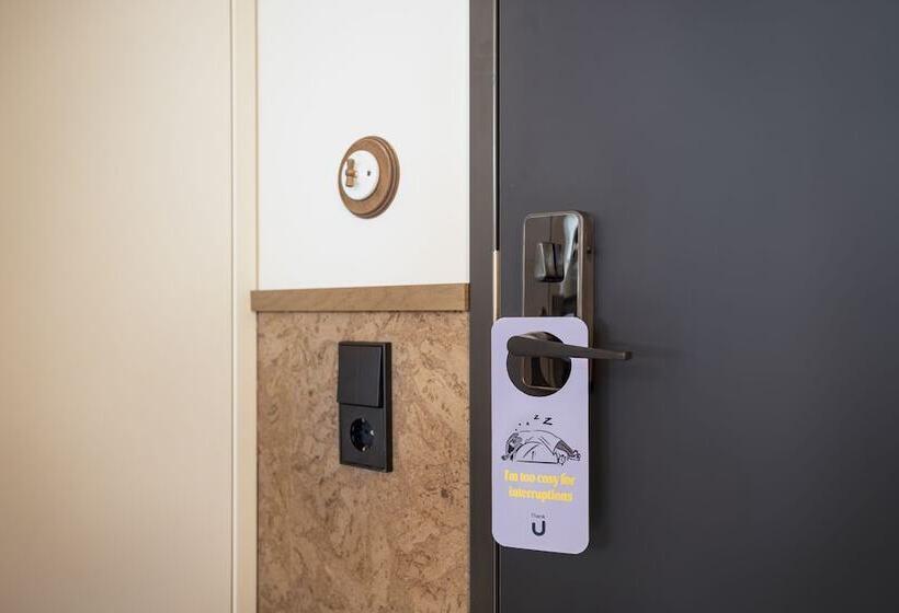 Отель The Usual Brussels