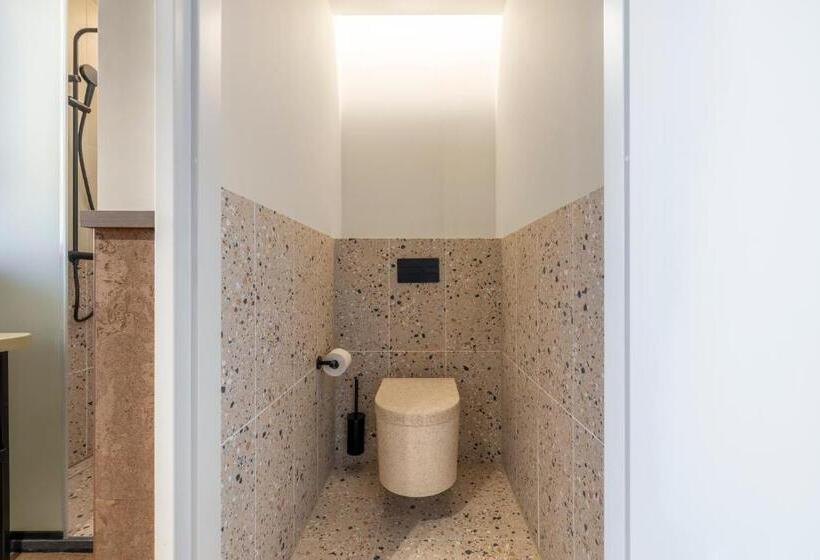 ホテル The Usual Brussels