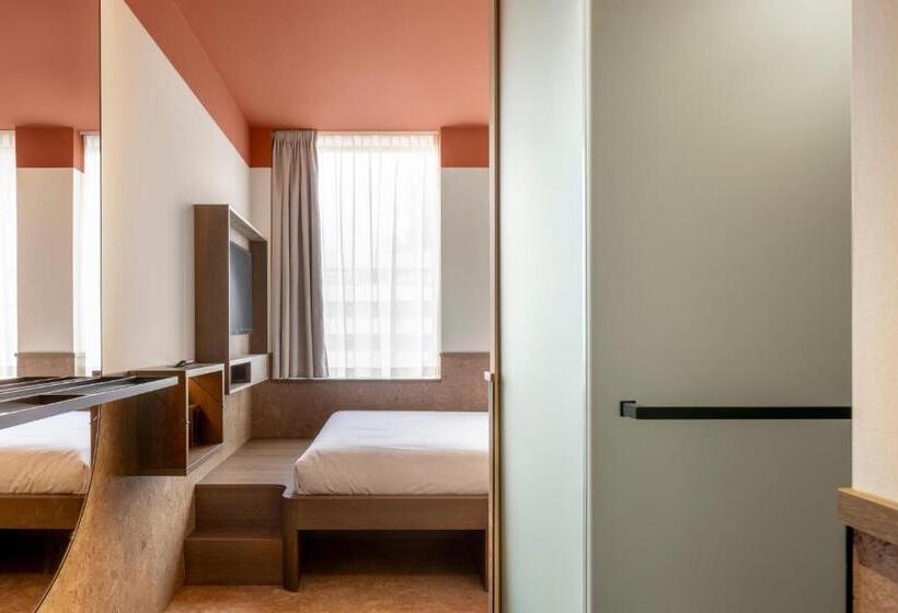 Отель The Usual Brussels