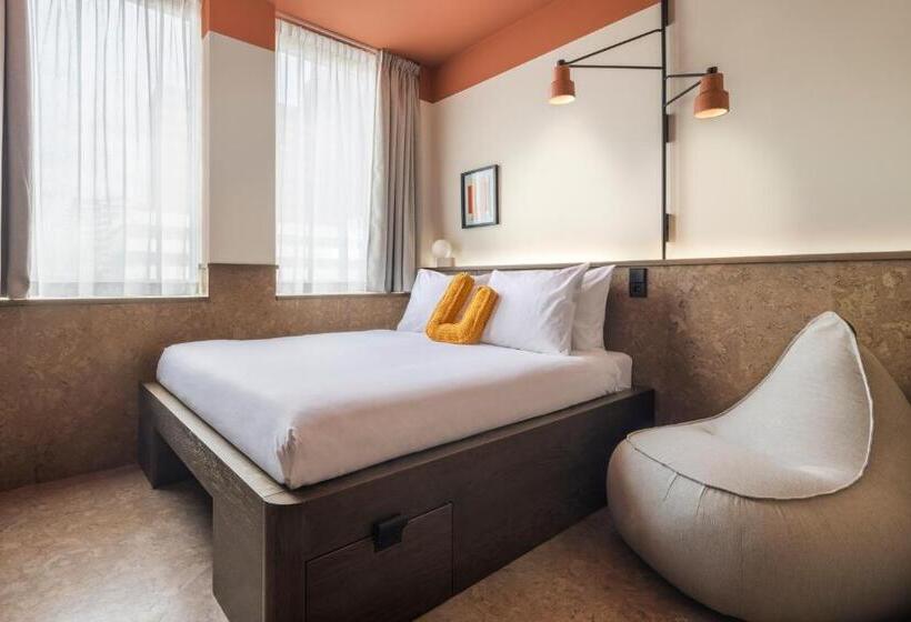 Отель The Usual Brussels