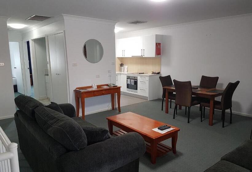 בית מלון כפרי Mid City Motor Inn Singleton