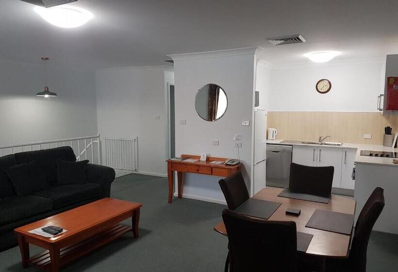 בית מלון כפרי Mid City Motor Inn Singleton