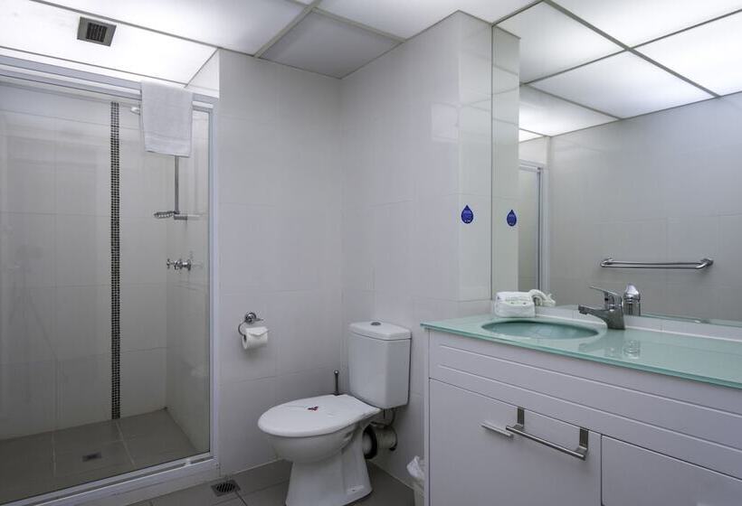 Отель Moorings On Cavill Surfers Paradise