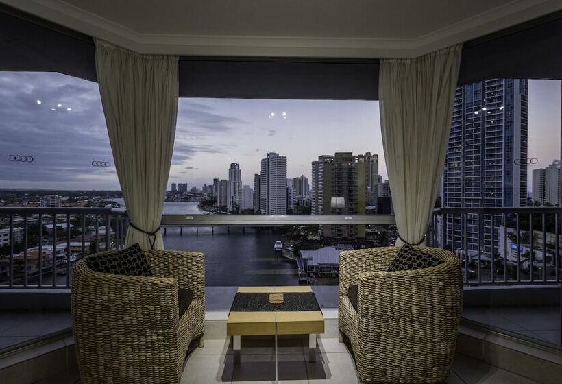 Отель Moorings On Cavill Surfers Paradise