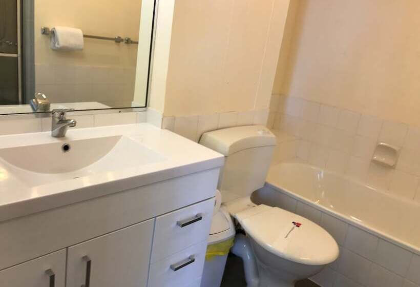 Отель Moorings On Cavill Surfers Paradise