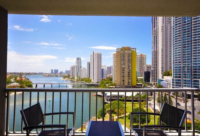 Отель Moorings On Cavill Surfers Paradise