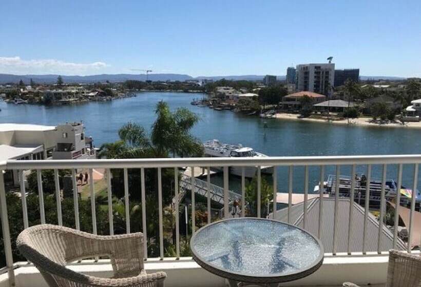 Отель Moorings On Cavill Surfers Paradise