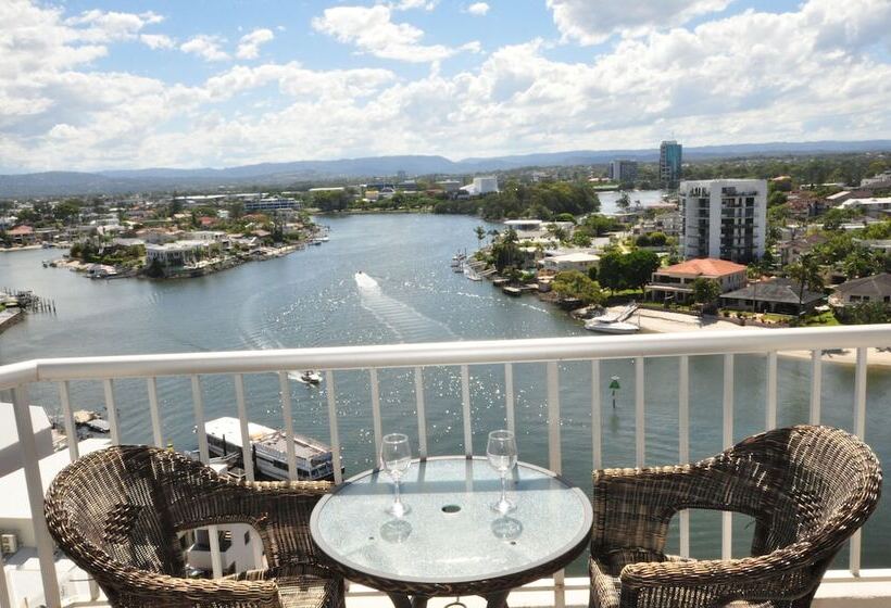 Отель Moorings On Cavill Surfers Paradise