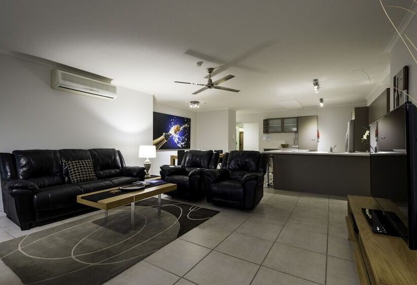 Отель Moorings On Cavill Surfers Paradise