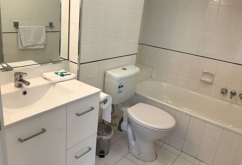 Отель Moorings On Cavill Surfers Paradise