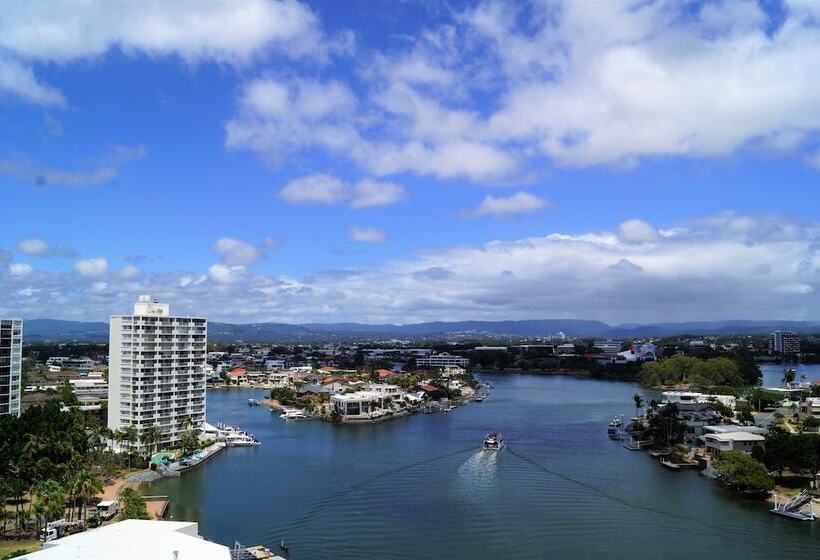 Отель Moorings On Cavill Surfers Paradise