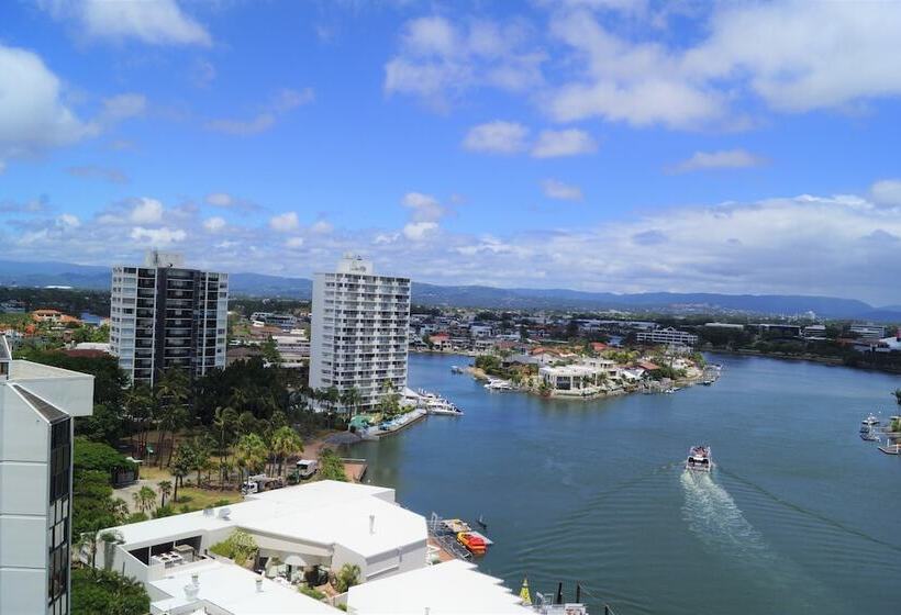 Отель Moorings On Cavill Surfers Paradise