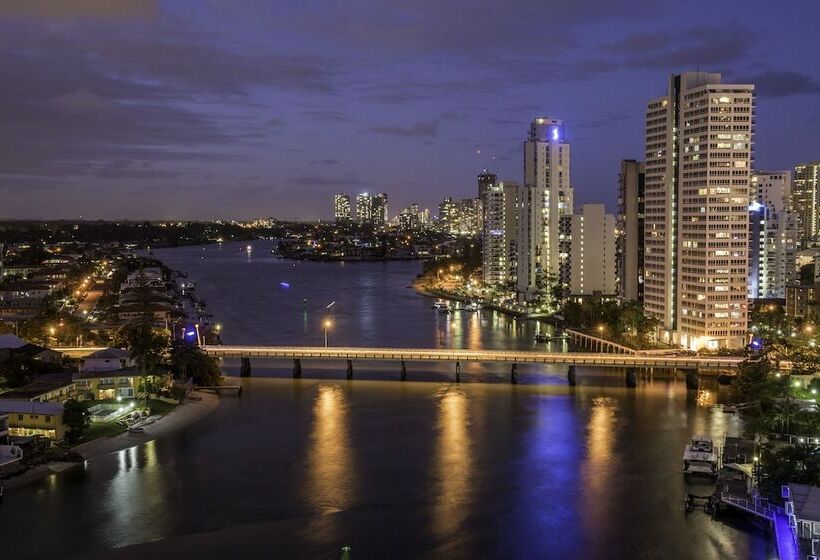 Отель Moorings On Cavill Surfers Paradise