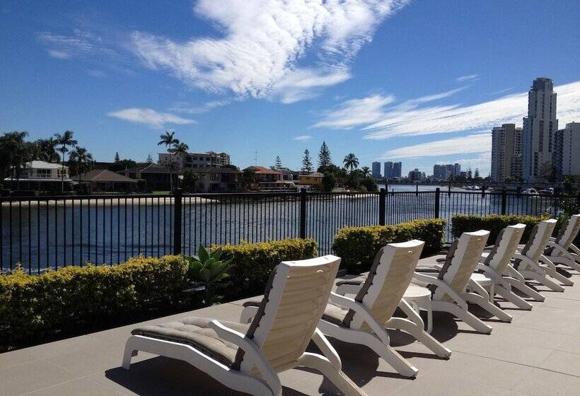 Отель Moorings On Cavill Surfers Paradise