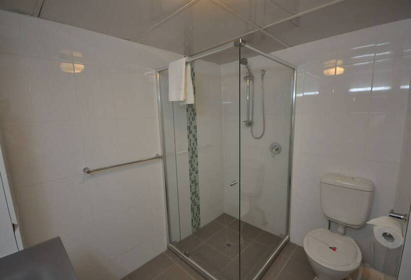 Отель Moorings On Cavill Surfers Paradise