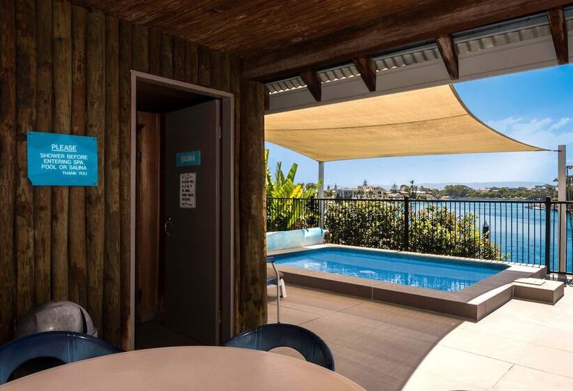 Отель Moorings On Cavill Surfers Paradise