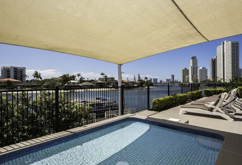 Отель Moorings On Cavill Surfers Paradise