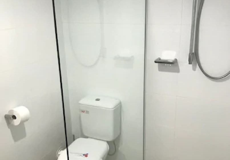 Отель Moorings On Cavill Surfers Paradise