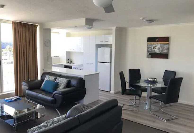 Отель Moorings On Cavill Surfers Paradise