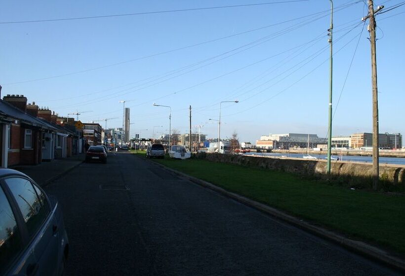 בית מלון כפרי Pigeon House Motor Inn