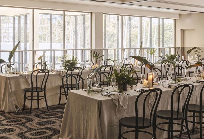 هتل Qt Gold Coast