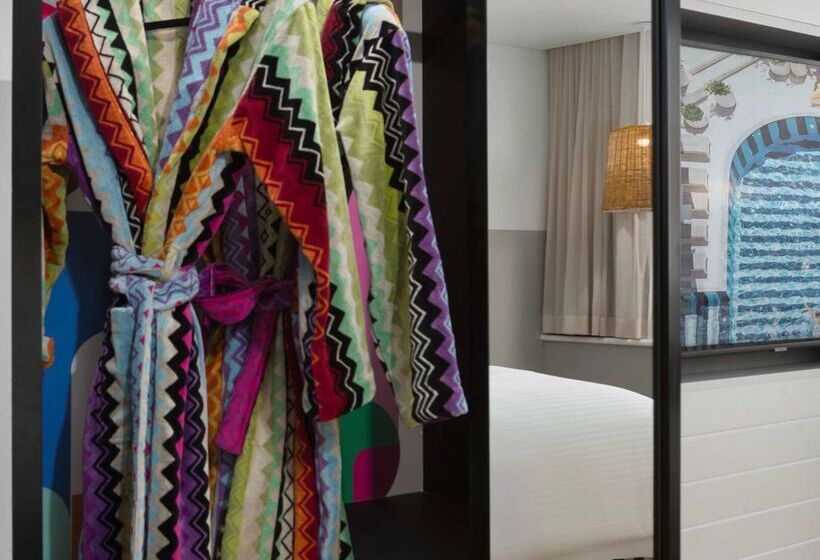 هتل Qt Gold Coast