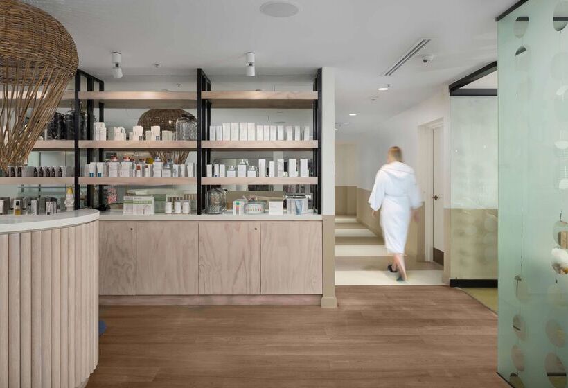 هتل Qt Gold Coast