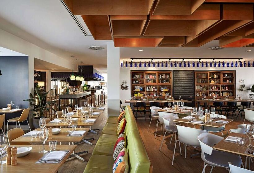 هتل Qt Gold Coast