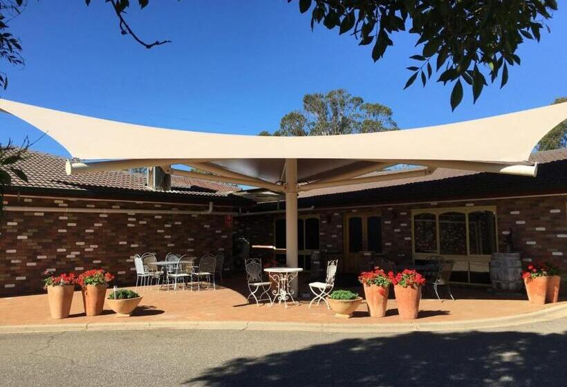 هتل Quality Inn Carriage House