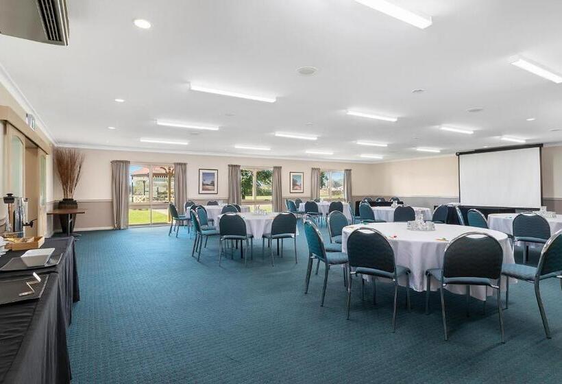 هتل Quality Inn Carriage House