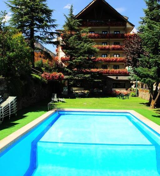 Отель Rutllan & Spa