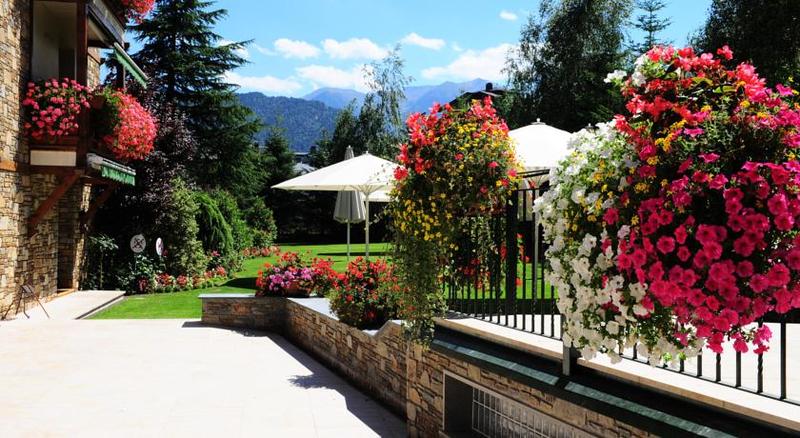 Отель Rutllan & Spa